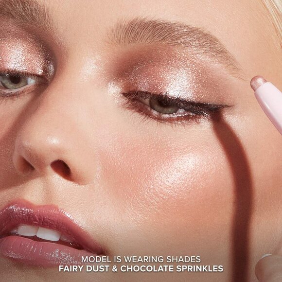 Too Faced Quickie Queen Cream Eye Shadow Stick – 1.5 g / 0.05 oz - Picture 10 of 14